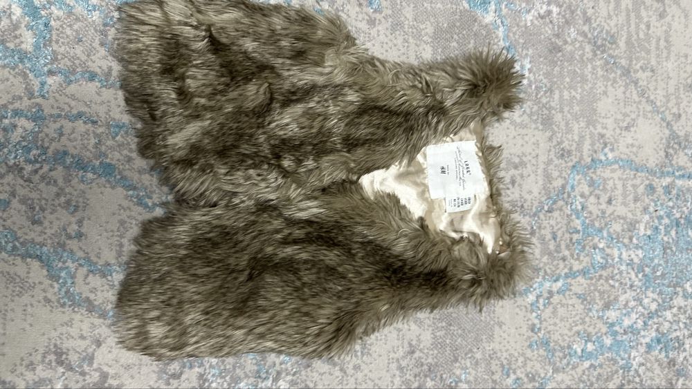 Vesta blana artificiala h&m 134