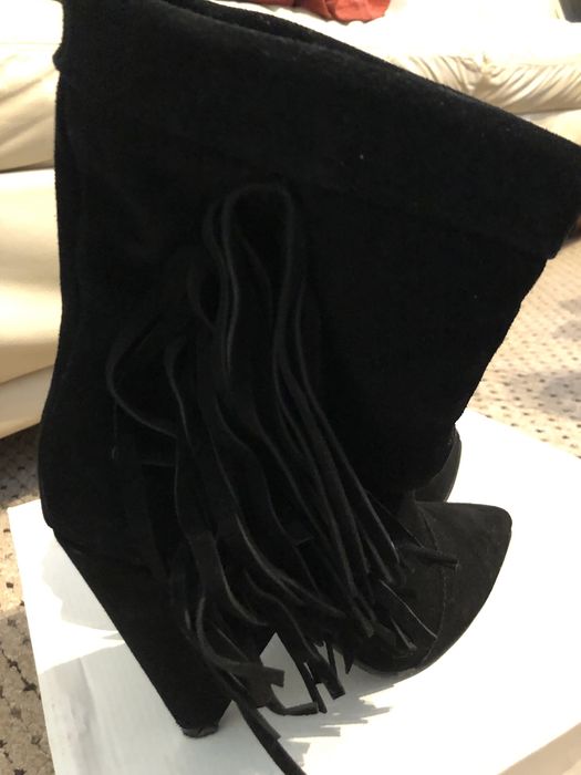Vând ghete piele întoarsă negre cu ciucuri mărimea 38