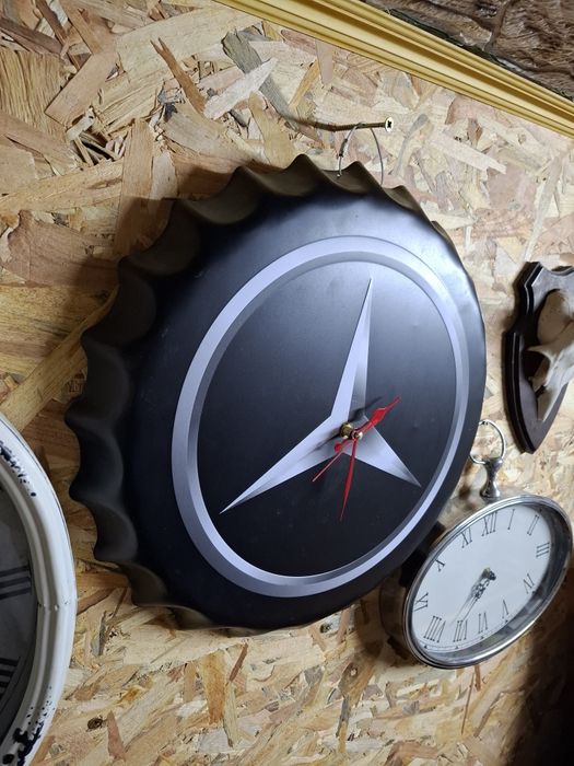 Метална табела часовник