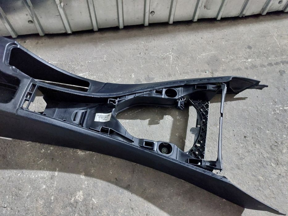 Cotiera consola centrala BMW E90 E91 E92 E93