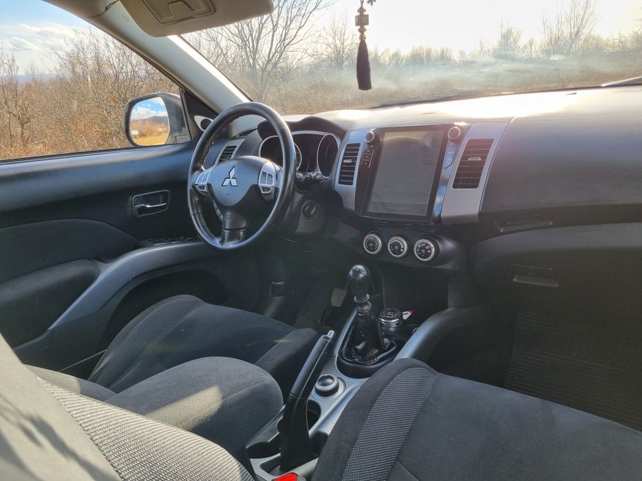 Vand Mitsubishi Outlander motor 2.2 diesel 4x4 la buton an 2009 inmatr