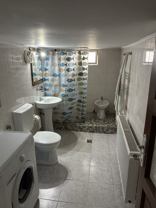 Casă 1000 mp cu 3 camere ,terasă,beci și garaj