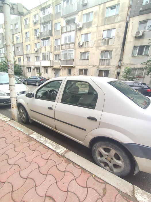 vând Logan Dacia 1.4