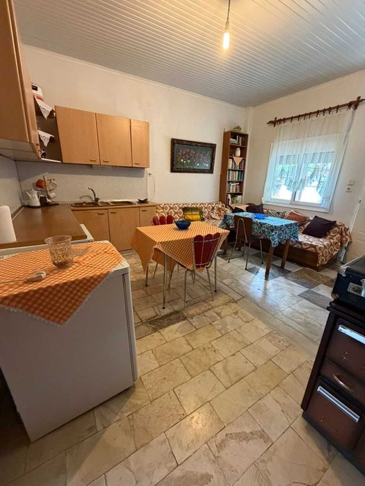 Продава китна къща с площ 79 м2 с двор 249 м2 в Аспровалта, Гърция