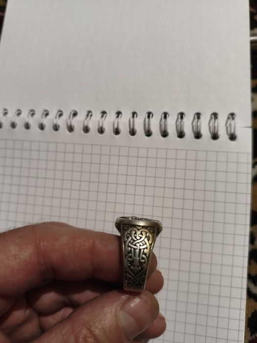 Продам перстень серебро и кулон крестик.