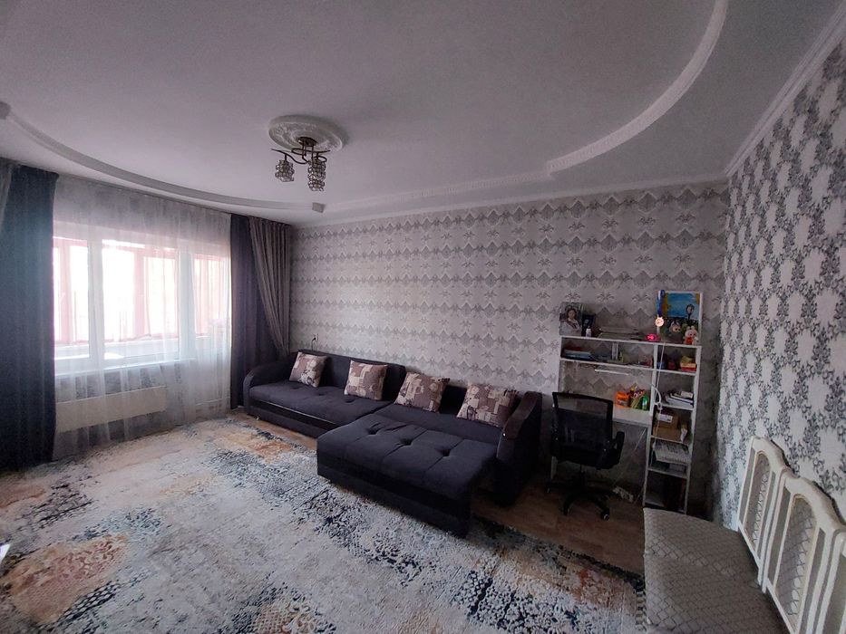 Продаёт 4х комнатная квартира