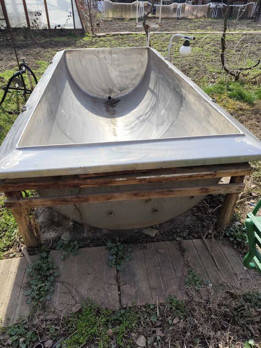 Вана от неръждаема стомана.