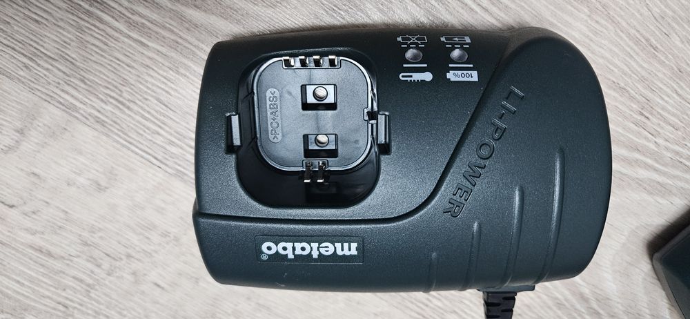 чисто нови зарядно и батерии metabo d-72622