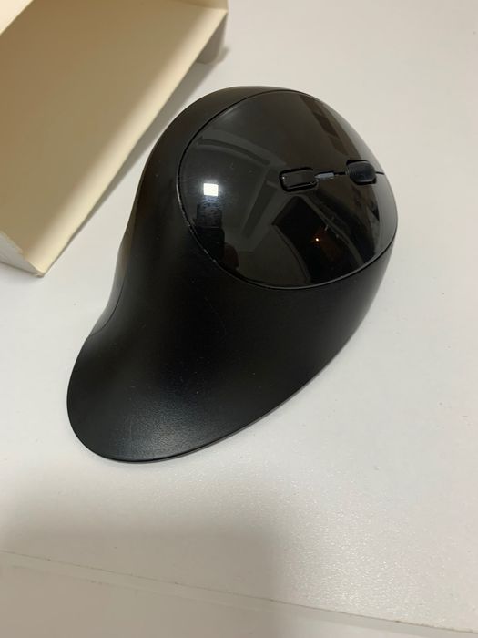 Mouse ergonomic ca si nou