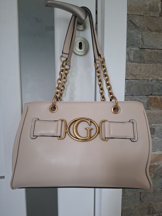 Оригинална дамска чанта Guess