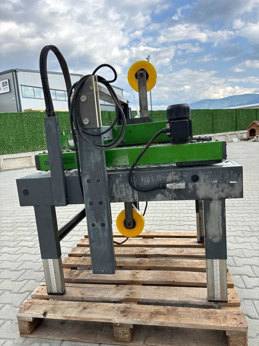 Машина за автоматично залепване на кашони с тиксо отгоре и отдолу