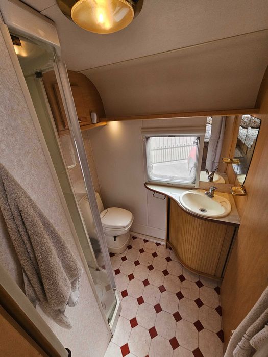 Rulota Bailey Pageant Monarch FULL OFF GRID baterie 2.4 kWh + Mover