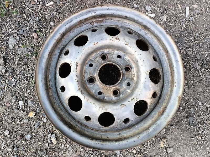 Продам ОДИН оригинальный металлический диск на Ford