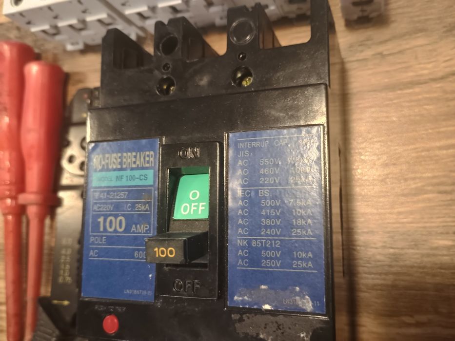 Siguranțe automate ,380 v -220 v,tablou,comutator 100 A
