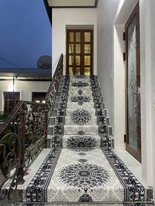 Gilam averlok qilish kesish tikish