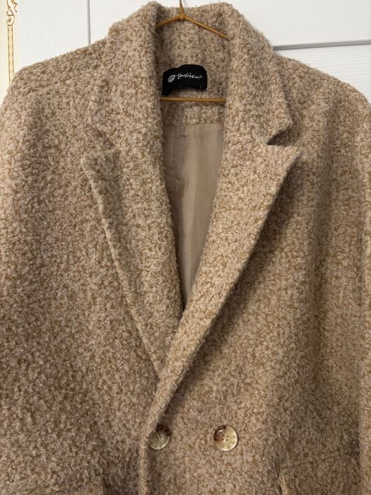 Продам пальто бежевый