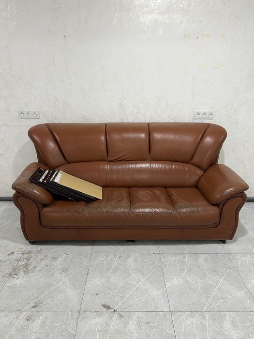 Продам кожаный диван