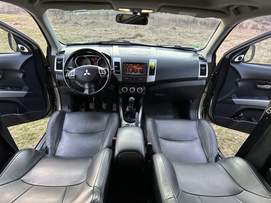Mitsubishi Outlander 2.2 TD 4x4 – 7 locuri – Full opțiuni – 2009