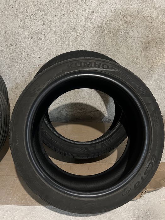 Kumho Ecsta  255/40 R19