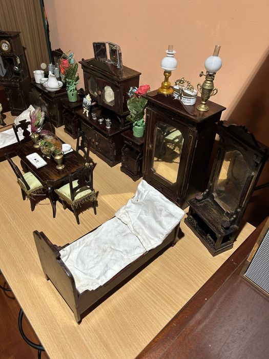 Mobilier in miniatura vechi 80-100 ani