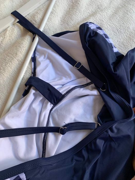 Costum de baie întreg nou marimea 44