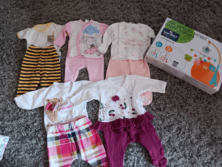 Голям лот бебешки дрешки и въртележка за кошара