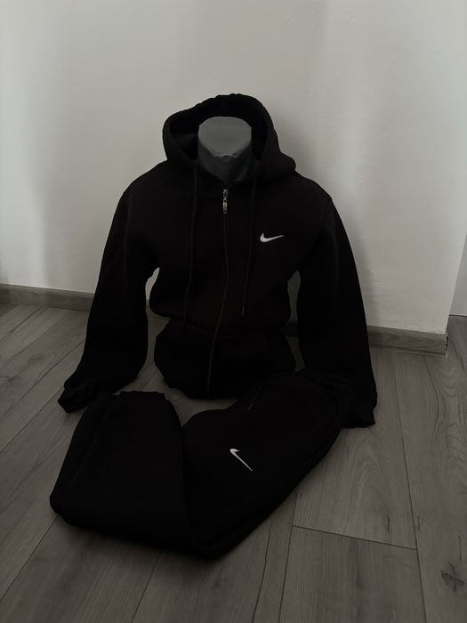 Trening Nike Negru cu Fermoar și Glugă – Set Complet