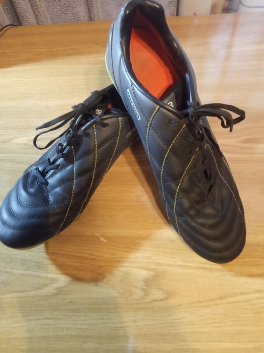 Бутсы футбольные