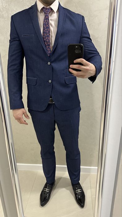 Мъжки официален костюм