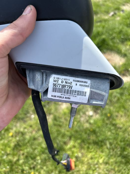 Vand sau schimb cu o pereche de ochelari polaroid noi