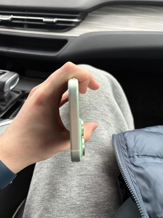 Продам Айфон 15, iphone 15 на 256гб