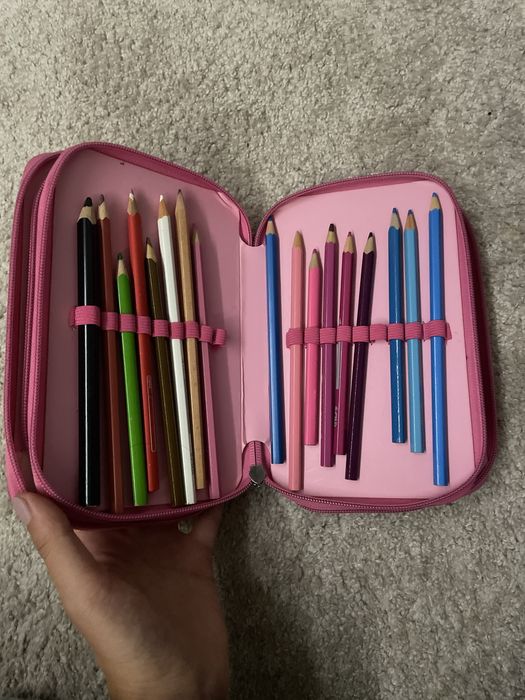 розов несесер с моливи дисниленд париж мини маус