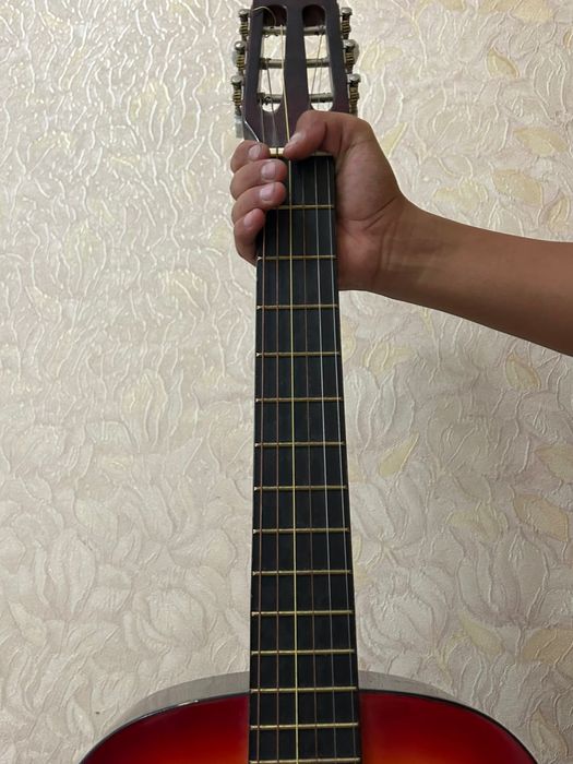 Продам гитару starsun