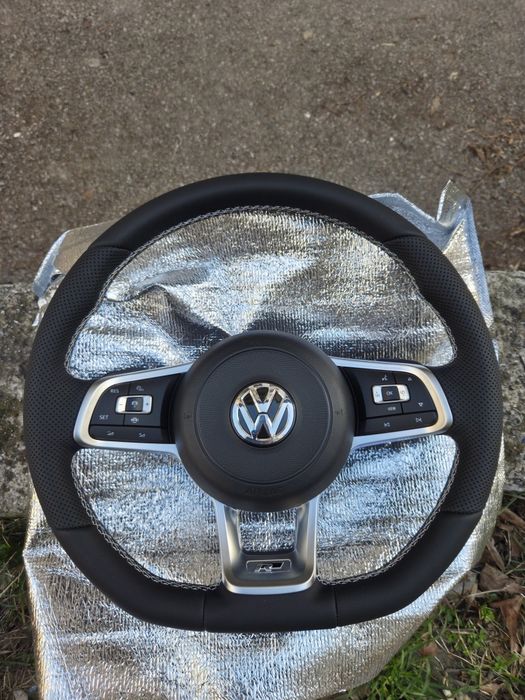 Спортен кожен мултифункционален волан с пера R-Line VW Golf 7 Mk7 Mk7.5 Arteon Passat B8 Tiguan T-Roc T-Cross Touareg