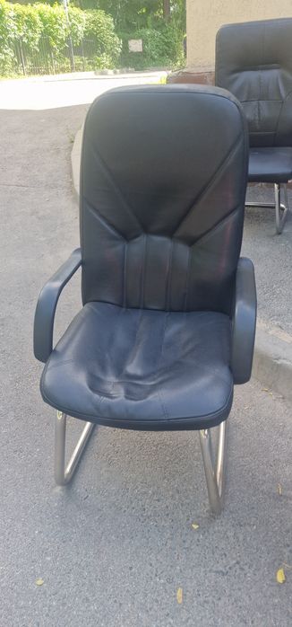 Продам стулья офисные