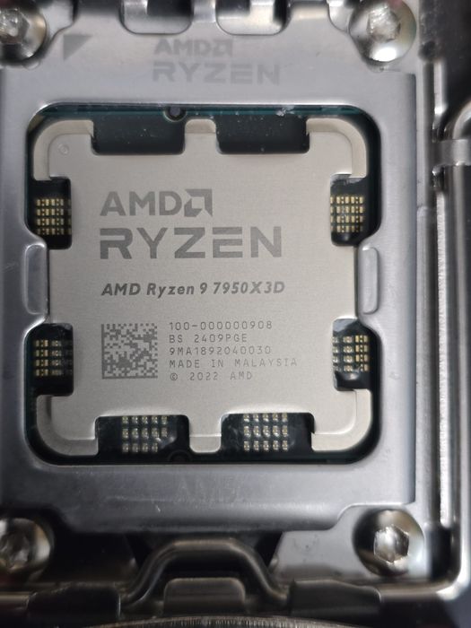 Vând Procesor Ryzen 7950x3d