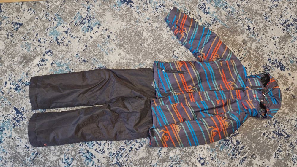 Детска ски екип грейка с гащеризон Quiksilver 162