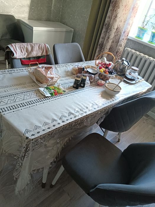 Кухонный стол со стульями