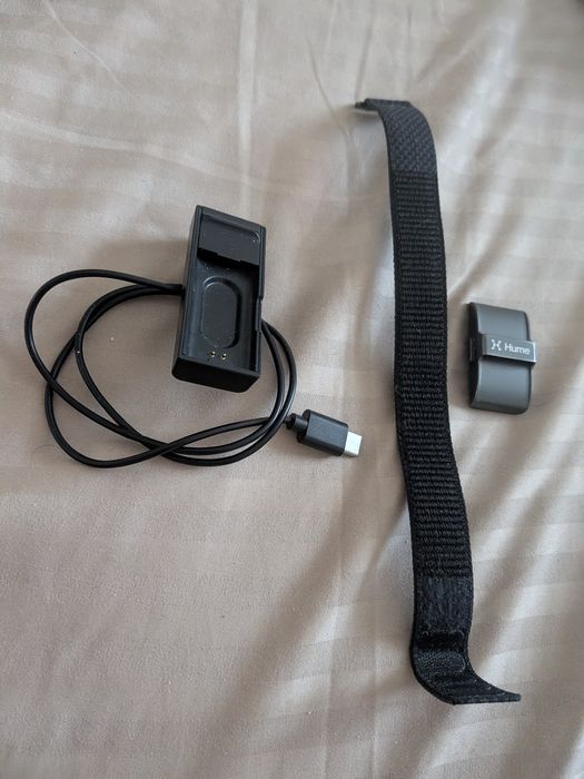 Vând bandă Hume ( tracker health discret, fără afișaj )