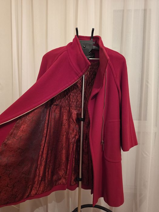 Продам красное польто