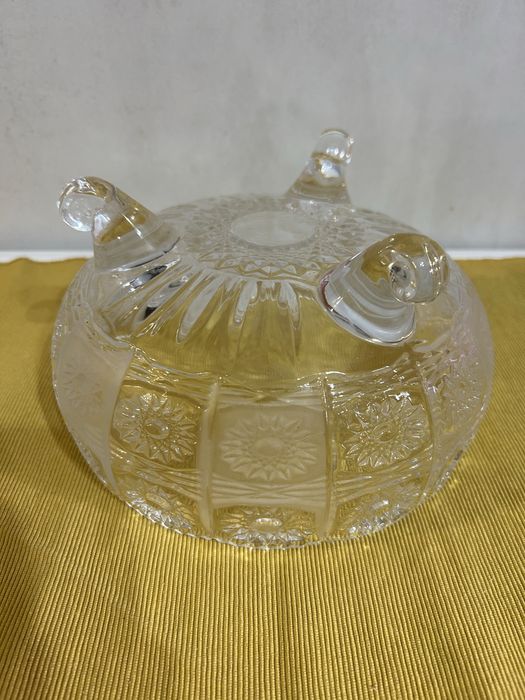 Кристална купа с крачета