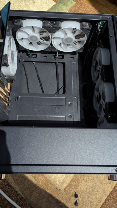 Carcasa pc cu 6 ventilatoare rgb telecomandă