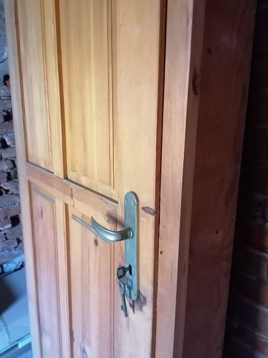 Продавам входна врата