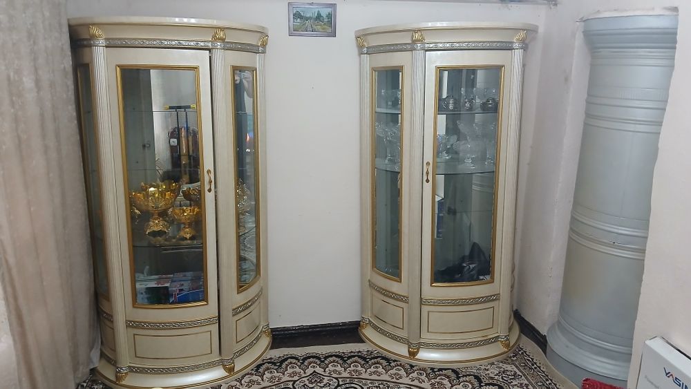 Mebel Sifatli yogochdan yasalgan Islomiy xonadan da foydalanilgan