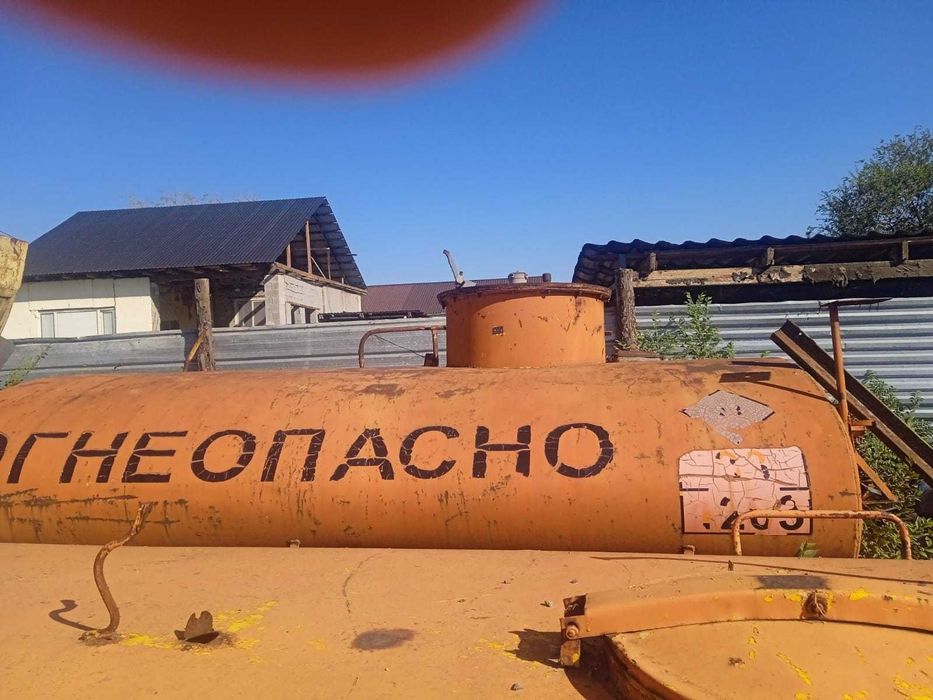 Продаются бочки (цисцерны) 6 куб.