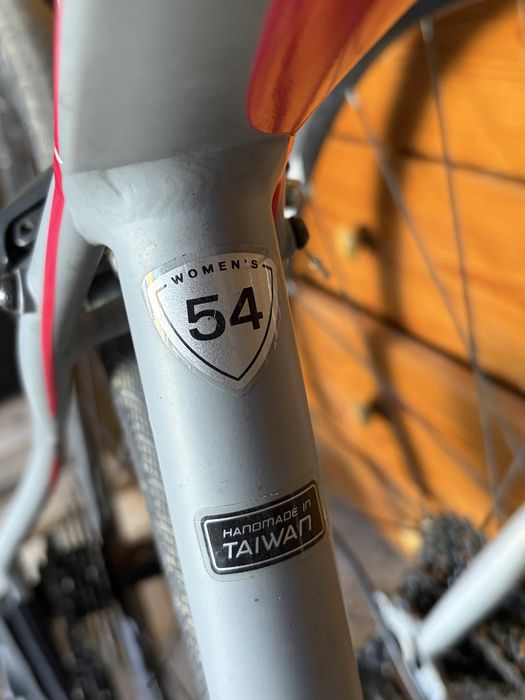 Шосеен дамски велосипед Specialized Dolce