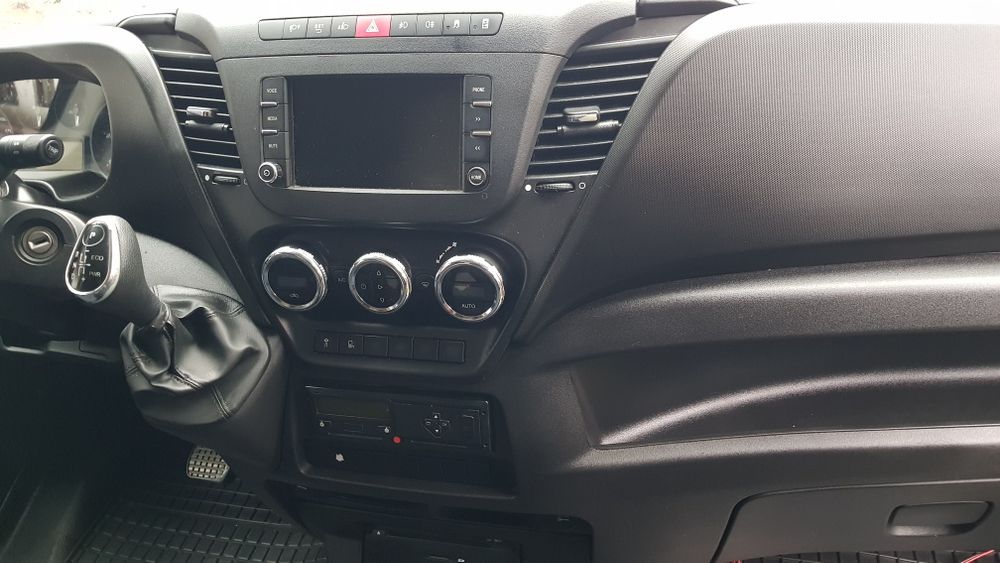 Iveco dayli 72c21 izoterma cu Lift 2017  recent adus în România 35c15 50c17  35c18 70c18 35c17 35s18 ( Mercedes Renault Fiat Crafter )