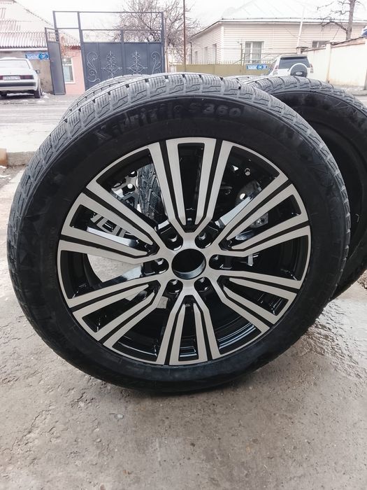 Диски с шинами в оригинале б/у