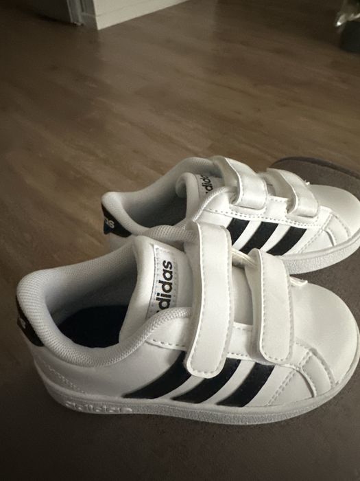 Детские кроссовки адик 24 размер