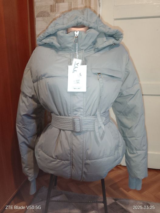 Продам куртку женскую